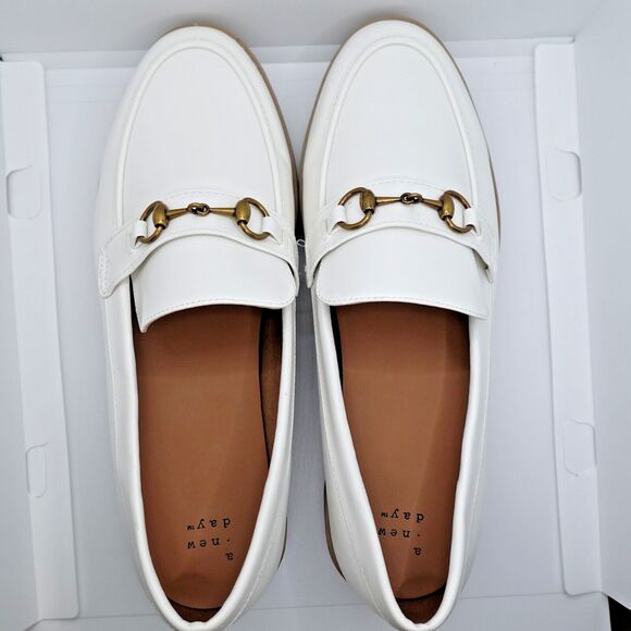 A New Day Womens Loafers Shoe Sz 9.5 White Memory Foam Round Toe 1.5" Block Heel - Picture 6 of 9